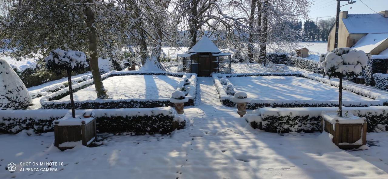 Le Manoir De La Bigotiere Bed & Breakfast Pleslin-Trigavou Exterior photo